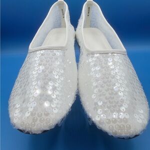 Steve Madden ”Garcelle” white womens flats